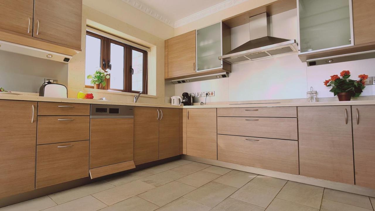 Stay Ocean View Villa Паралимни Екстериор снимка