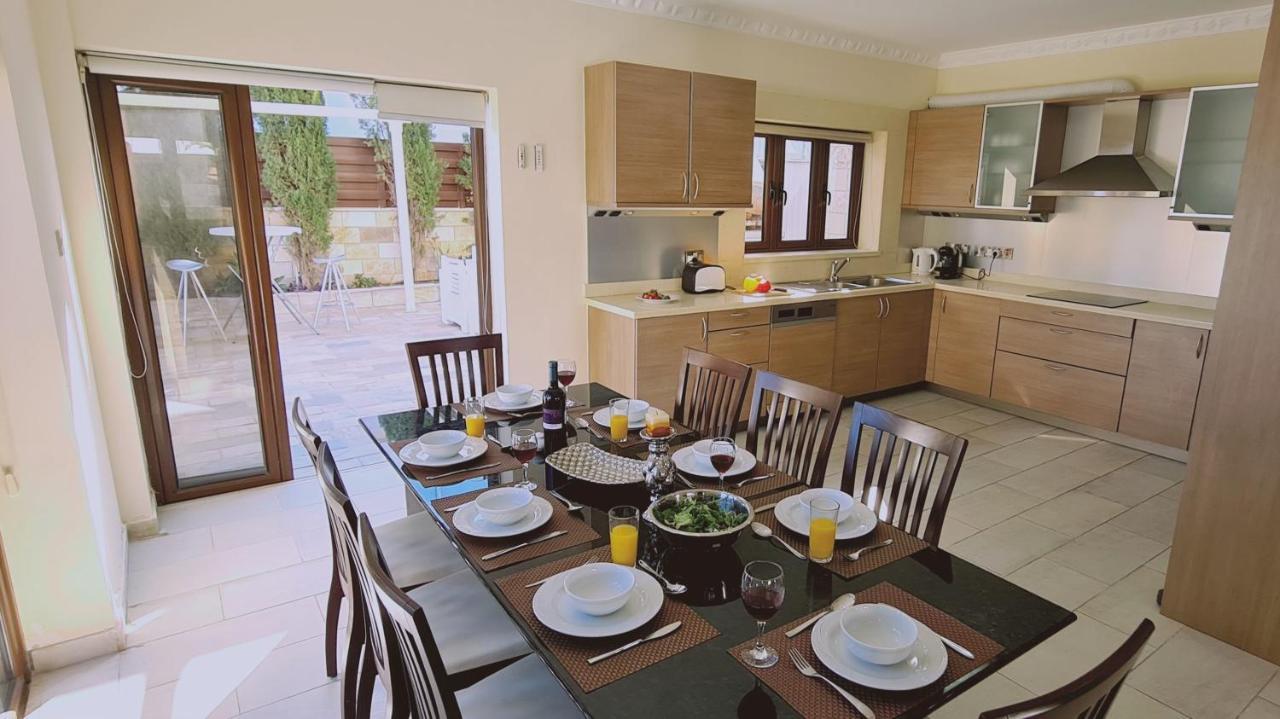 Stay Ocean View Villa Паралимни Екстериор снимка