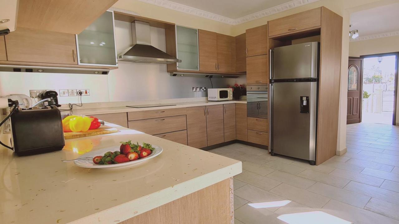 Stay Ocean View Villa Паралимни Екстериор снимка